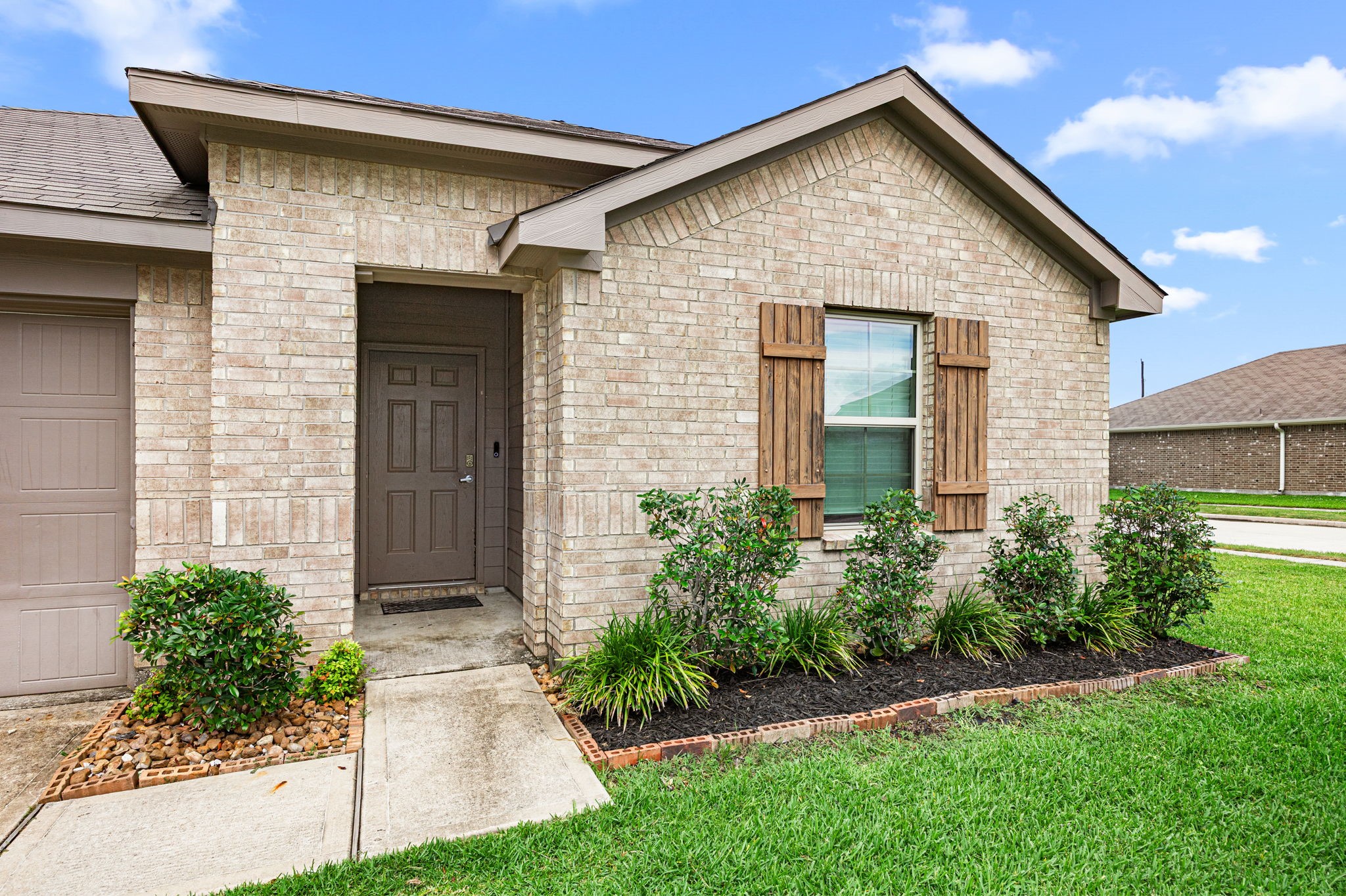 8002 Tamarind Lane Baytown, TX 77521 - Photo 5 of 35