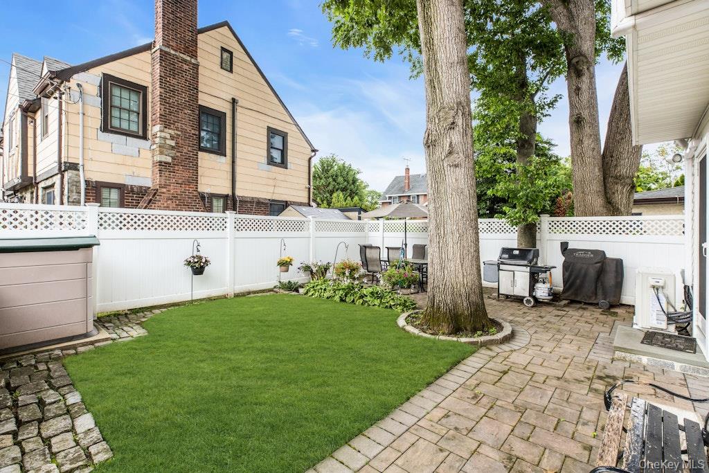 128 Stuart Street Lynbrook, NY 11563 - Photo 31 of 33