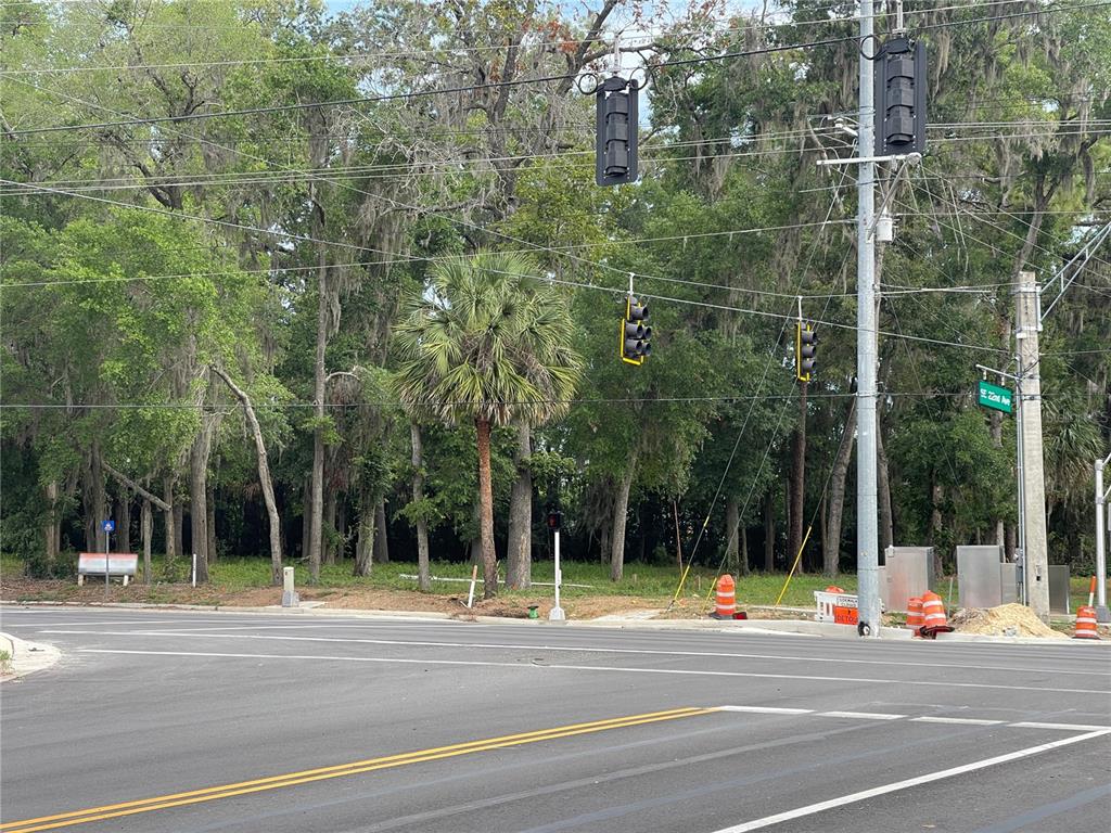 Southeast 17th Street Ocala, FL 34471 - Photo 2 of 19 a view of a building with a white house