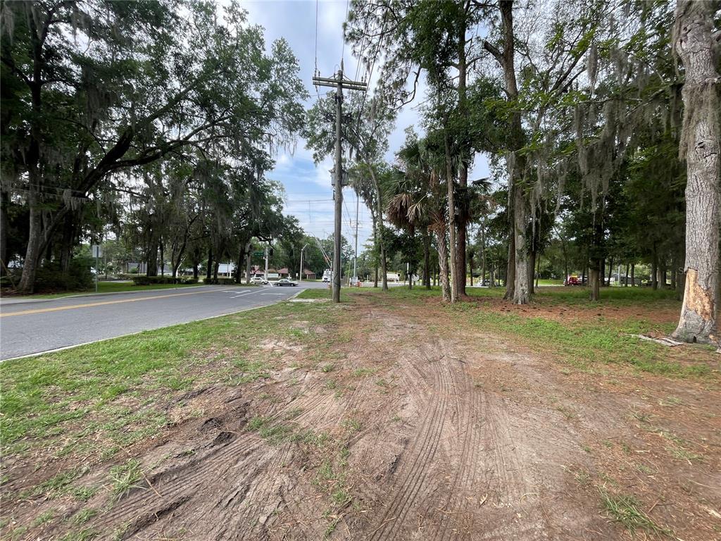 Southeast 17th Street Ocala, FL 34471 - Photo 6 of 19 a view of outdoor space with green field
