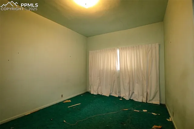 a view of an front door and a yard