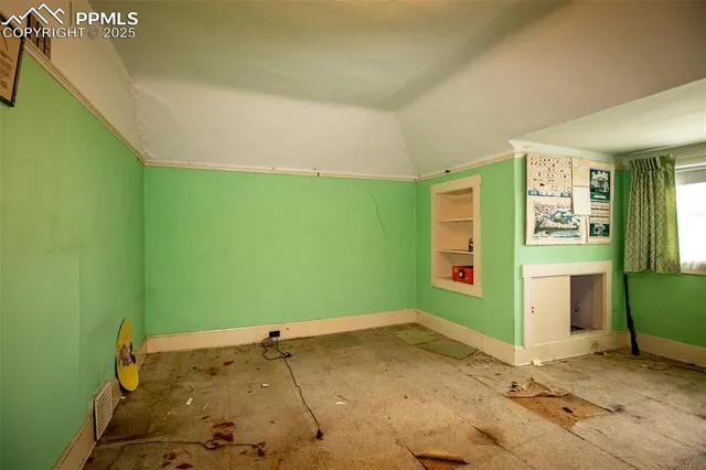 a view of livingroom with furniture