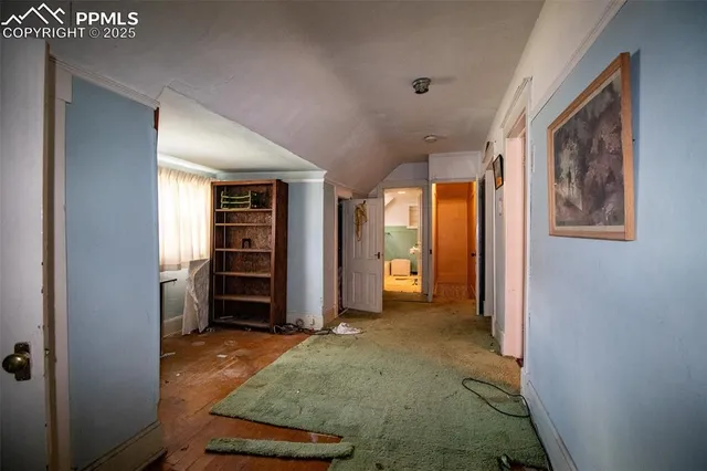 an empty room with a empty space