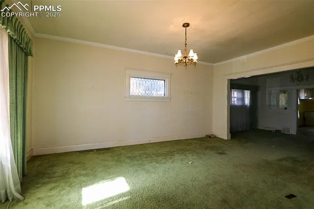 a view of empty room with window