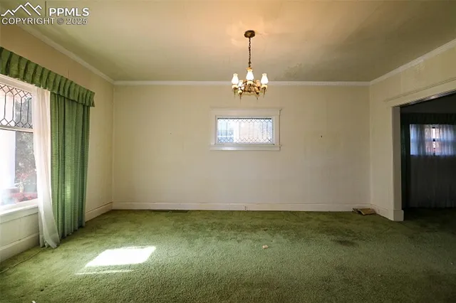 a view of empty room with window