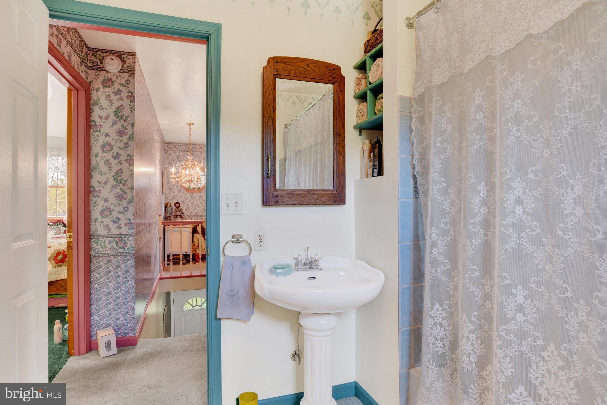 2789 Meadow View Road Manheim, PA 17545 - Photo 24 of 33 Upstairs Full Hall Bath