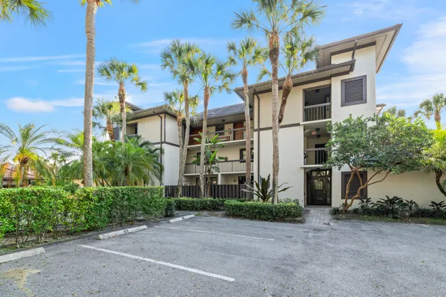 $1,295,000 | 2785 Polo Island Drive, Unit J301, Wellington, FL 33414