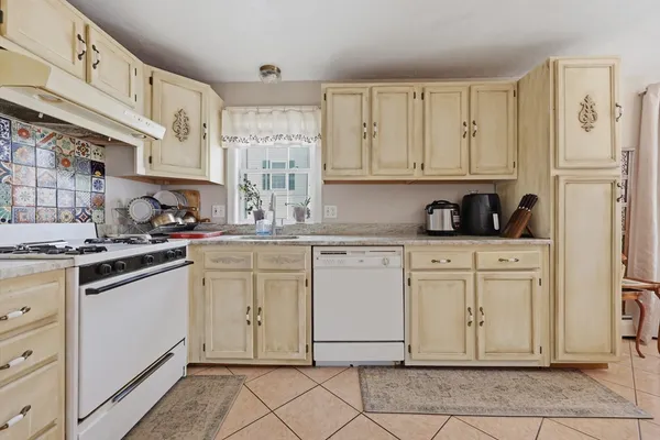 $499,000 | 118 Mt Washington Street, Unit D, Lowell, MA 01854