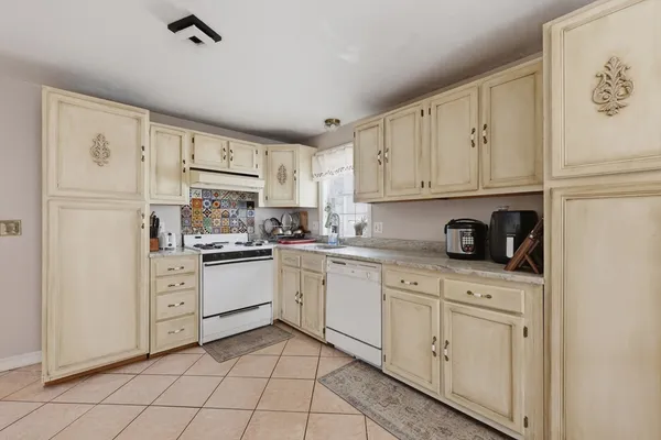$499,000 | 118 Mt Washington Street, Unit D, Lowell, MA 01854