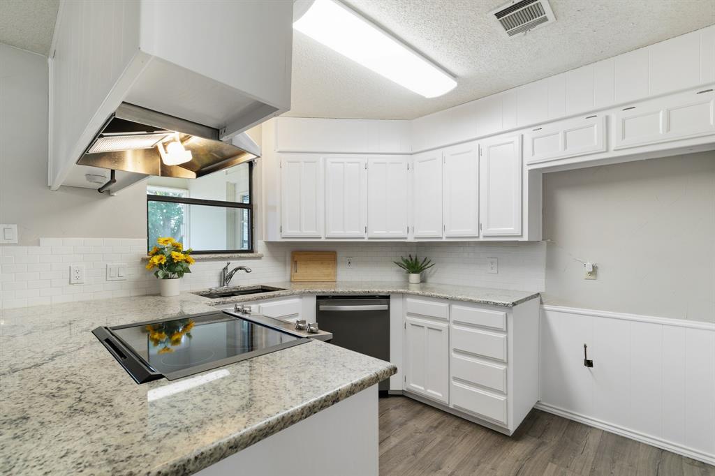 6612 Patsy Lane Watauga, TX 76148 - Photo 15 of 32 Kitchen
