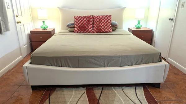 $1,650 | 20400 Northwest 7th Avenue, Unit 204, Miami Gardens, FL 33169