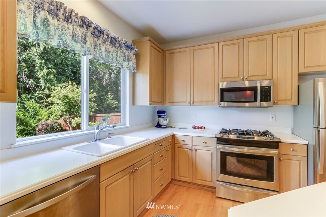 17555 Southeast 186th Way Renton, WA 98058 - Photo 12 of 30