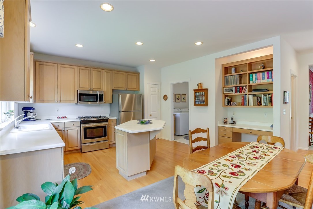 17555 Southeast 186th Way Renton, WA 98058 - Photo 13 of 30