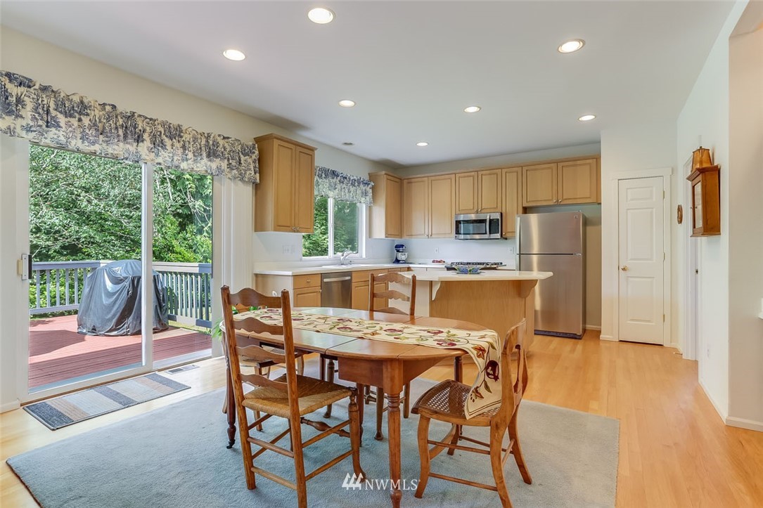 17555 Southeast 186th Way Renton, WA 98058 - Photo 14 of 30