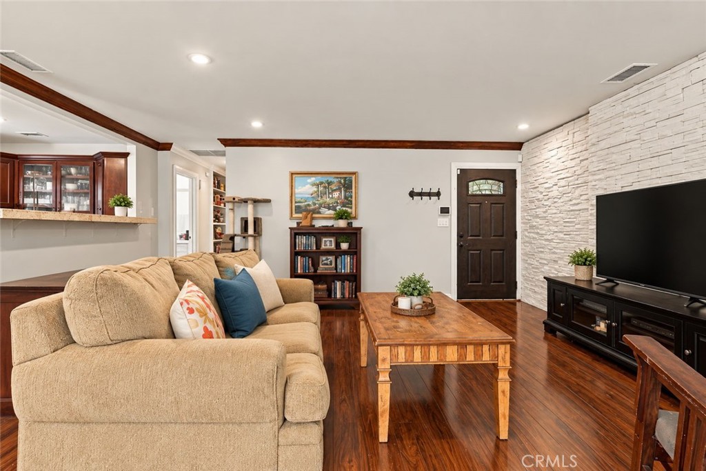 706 Kemp Street Riverside, CA 92501 - Photo 5 of 27 Gallery Image 5