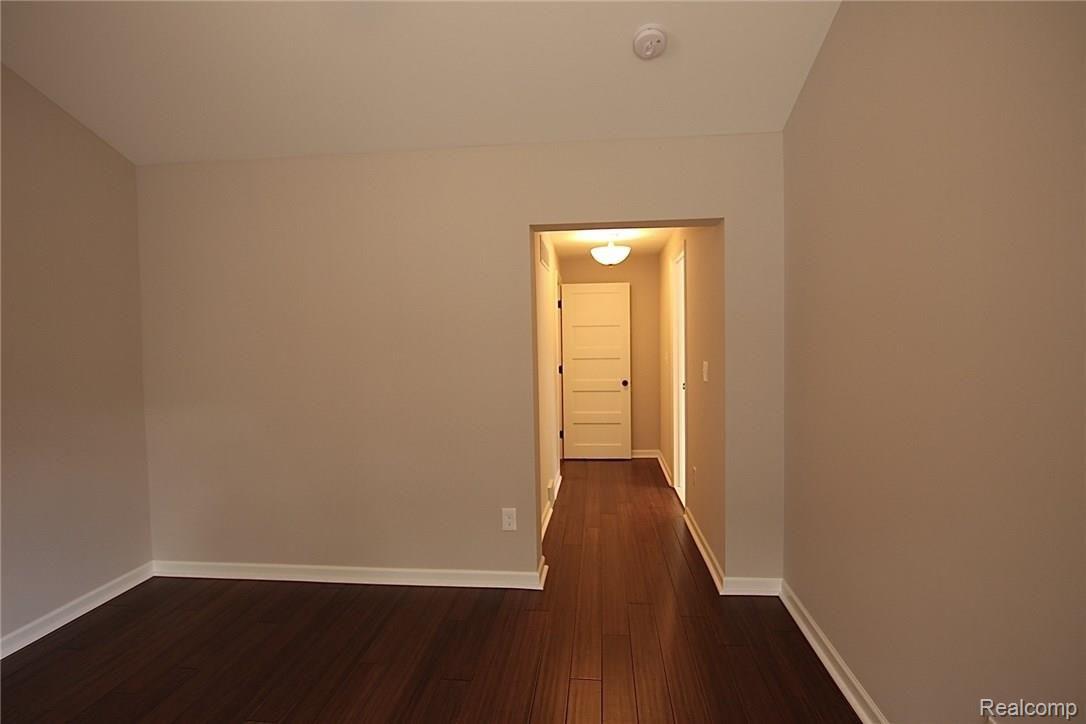 931 West 3rd Street Rochester, MI 48307 - Photo 19 of 62 Beautiful hallway btwn. master bdrm. and master bath.