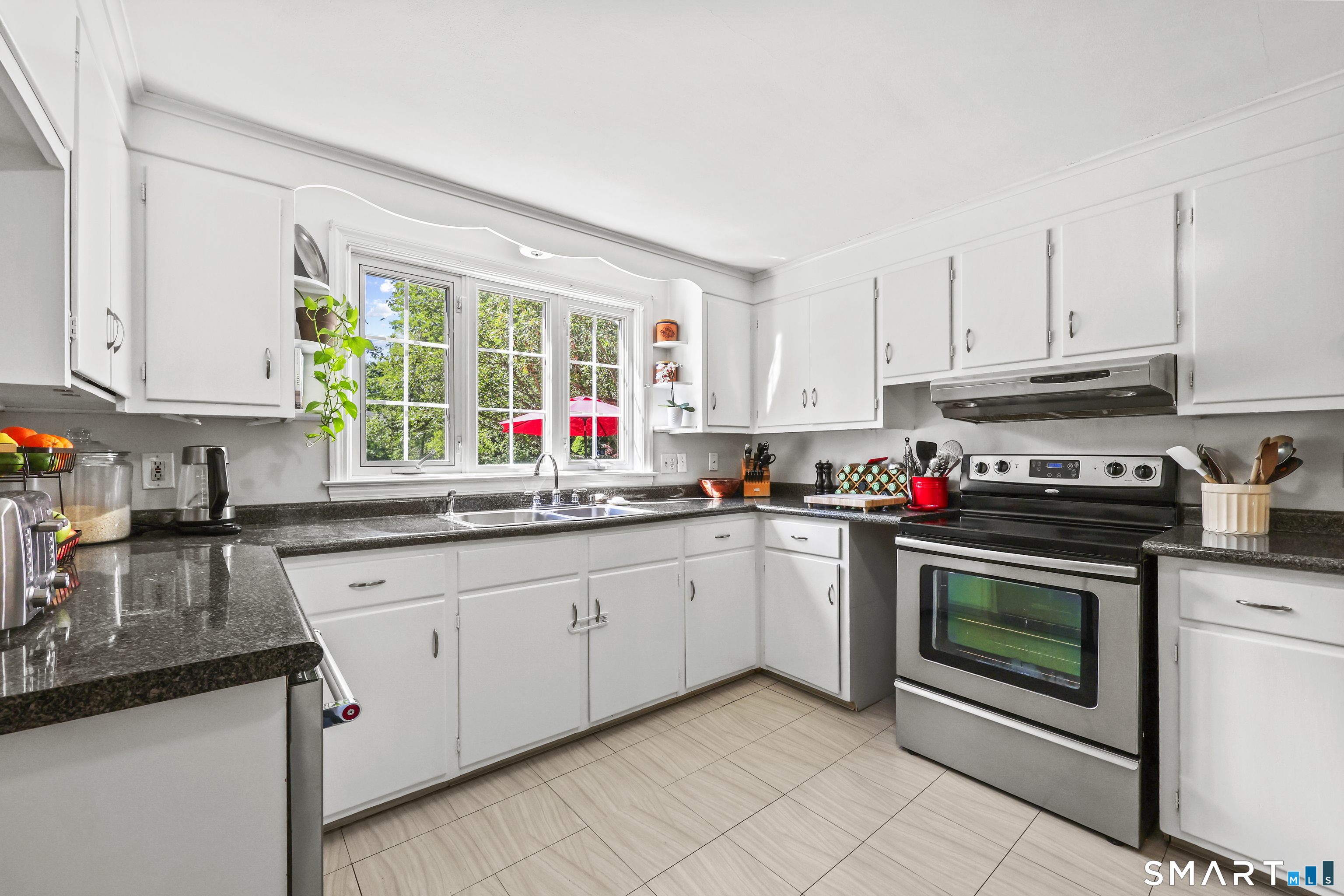 73 Longlane Road West Hartford, CT 06117 - Photo 8 of 30