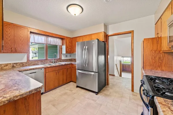 $398,500 | 2807 Edgewood Drive North, Fargo, ND 58102