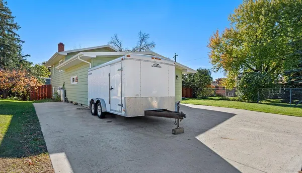 $398,500 | 2807 Edgewood Drive North, Fargo, ND 58102