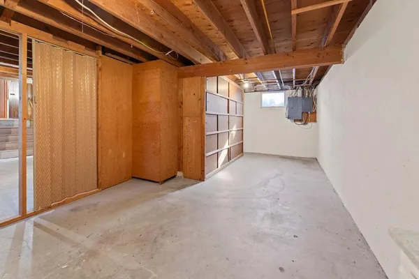 $398,500 | 2807 Edgewood Drive North, Fargo, ND 58102