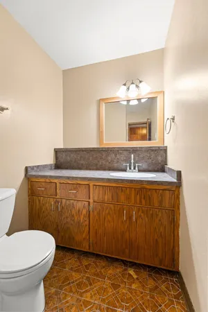 $389,900 | 2807 Edgewood Drive North, Fargo, ND 58102