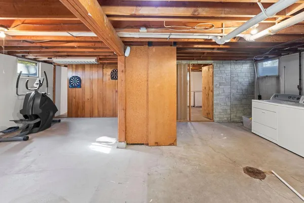 $389,900 | 2807 Edgewood Drive North, Fargo, ND 58102