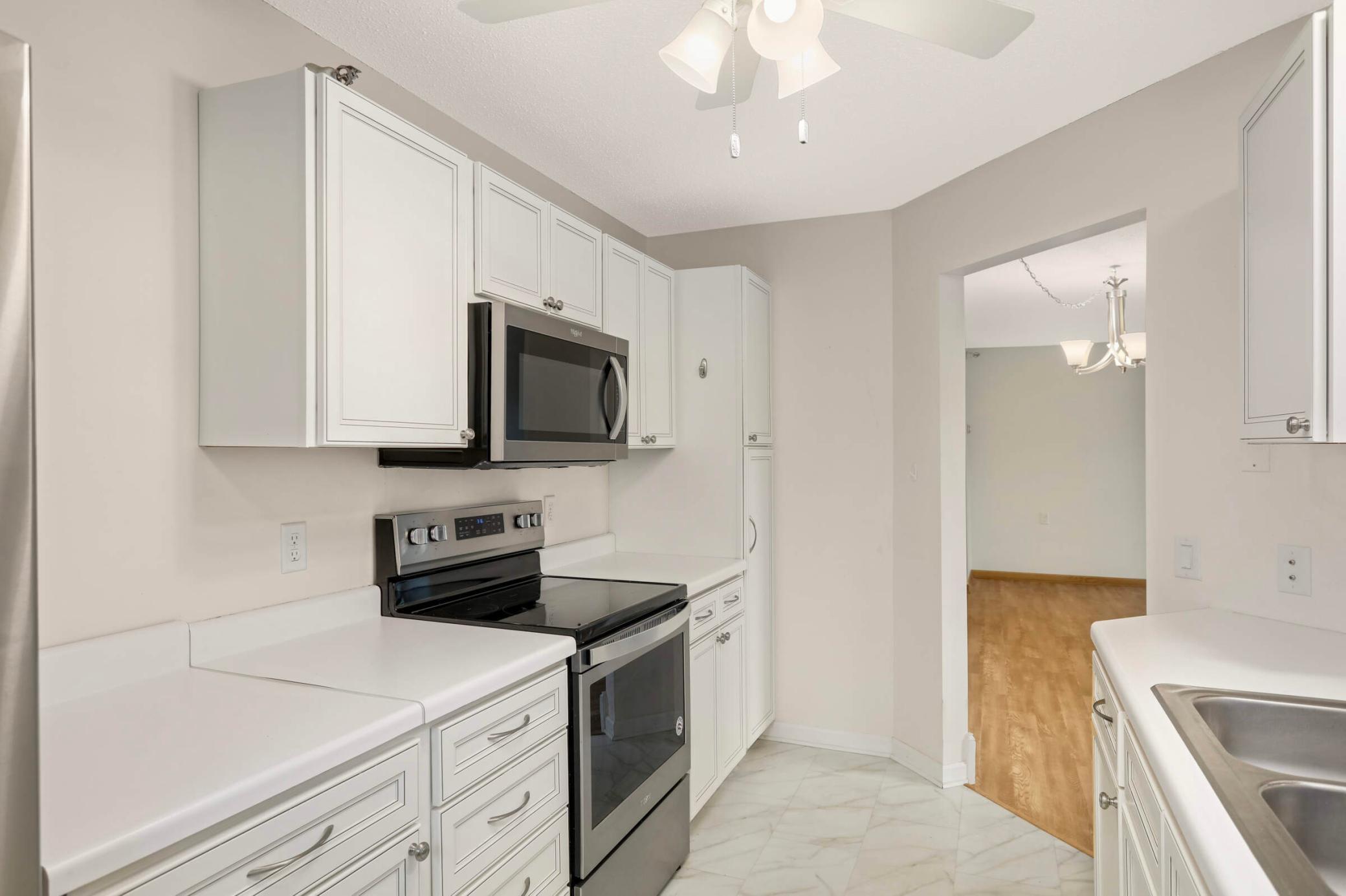 500 County B Road West, Unit 301 Roseville, MN 55113 - Photo 18 of 36 Gallery Image 18