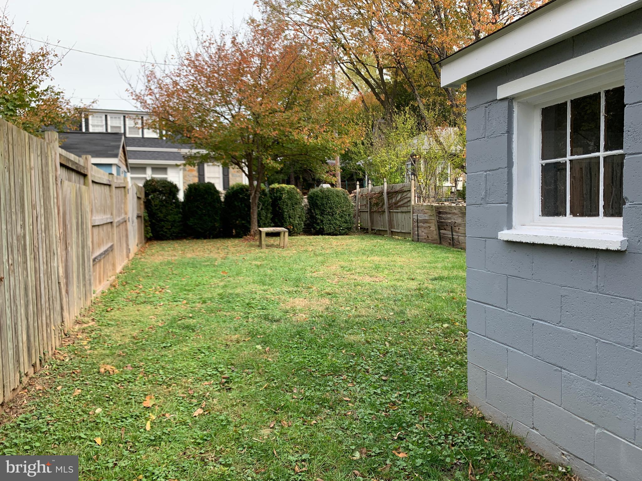 218 Loudoun Street Southwest Leesburg, VA 20175 - Photo 2 of 8