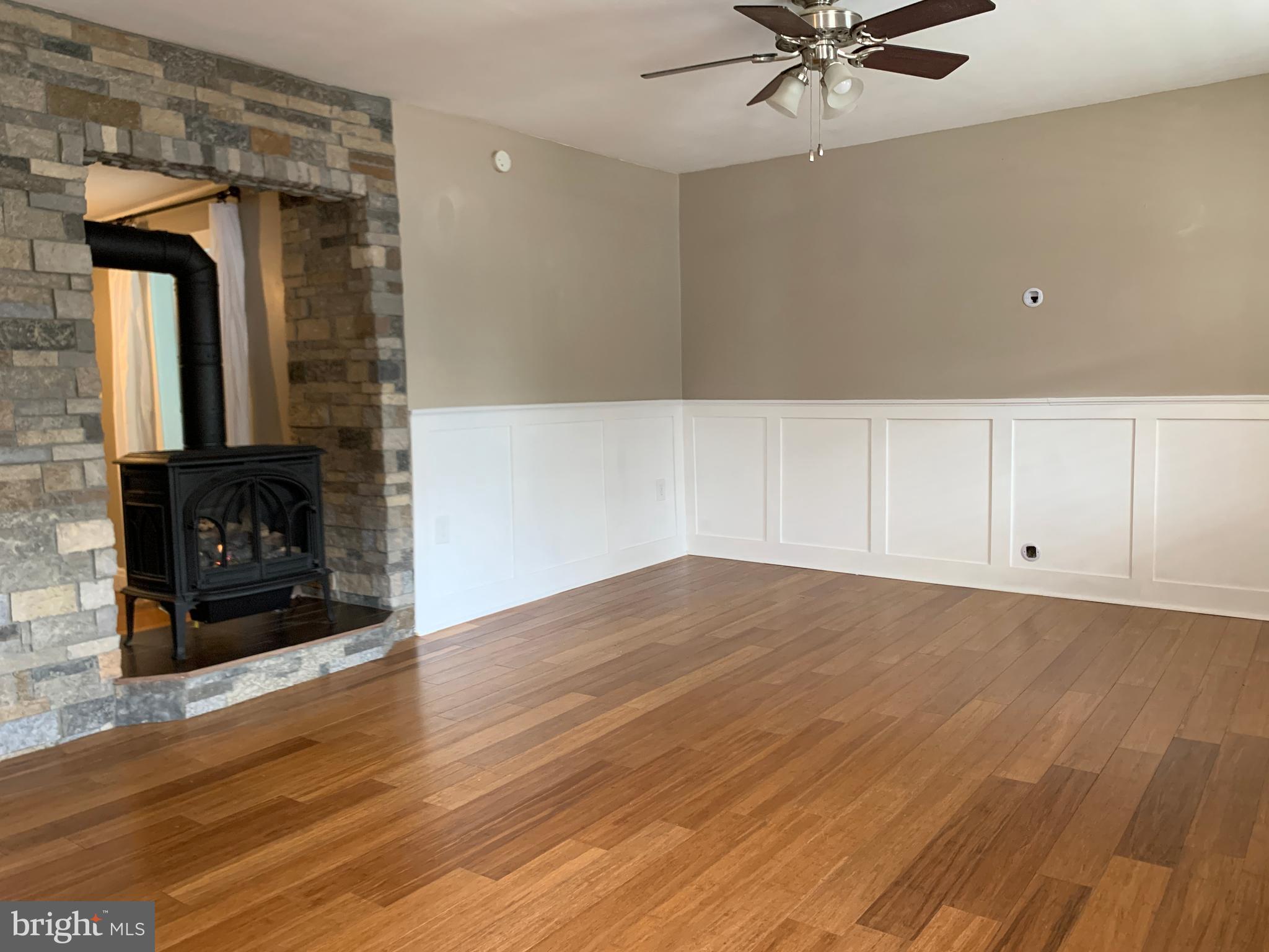 218 Loudoun Street Southwest Leesburg, VA 20175 - Photo 4 of 8