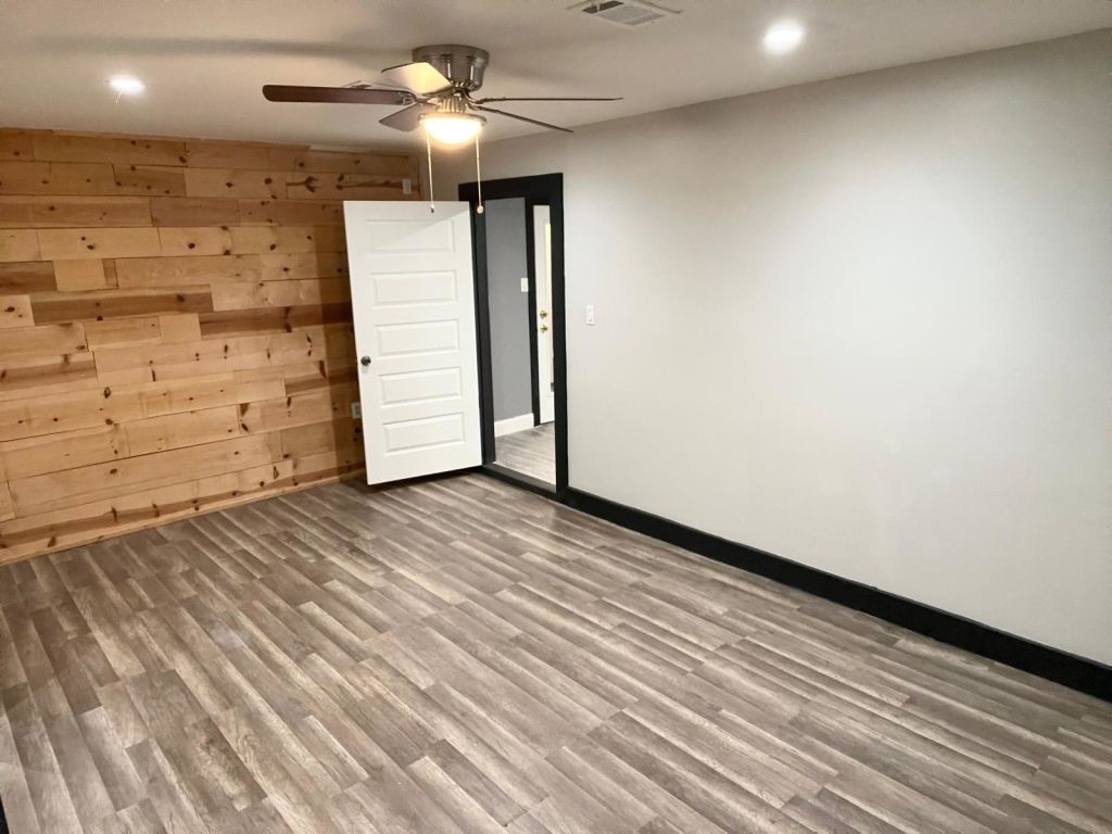 5606 Lyden Ridge Drive Houston, TX 77053 - Photo 14 of 34 a view of a livingroom with an empty space
