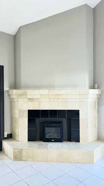 5606 Lyden Ridge Drive Houston, TX 77053 - Photo 21 of 34 a living room with a fireplace