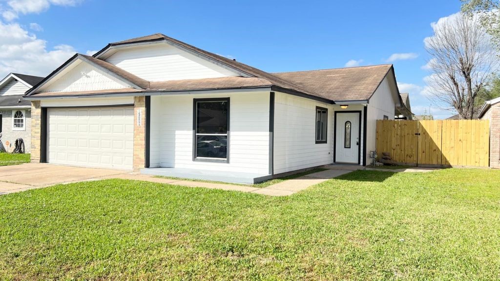 5606 Lyden Ridge Drive Houston, TX 77053 - Photo 24 of 34 a backyard of a house with yard and garage