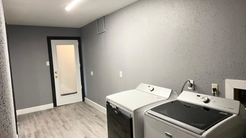 5606 Lyden Ridge Drive Houston, TX 77053 - Photo 30 of 34 a utility room with dryer and washer