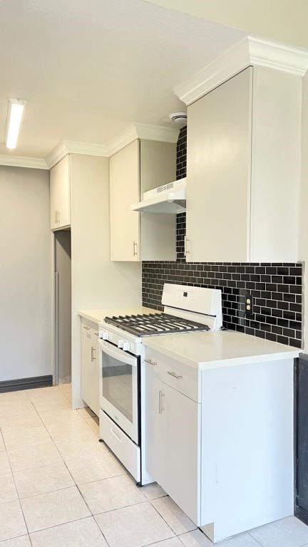 5606 Lyden Ridge Drive Houston, TX 77053 - Photo 31 of 34 a kitchen with a stove and a refrigerator
