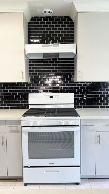 5606 Lyden Ridge Drive Houston, TX 77053 - Photo 10 of 34 a close view of a stove a microwave and cabinets