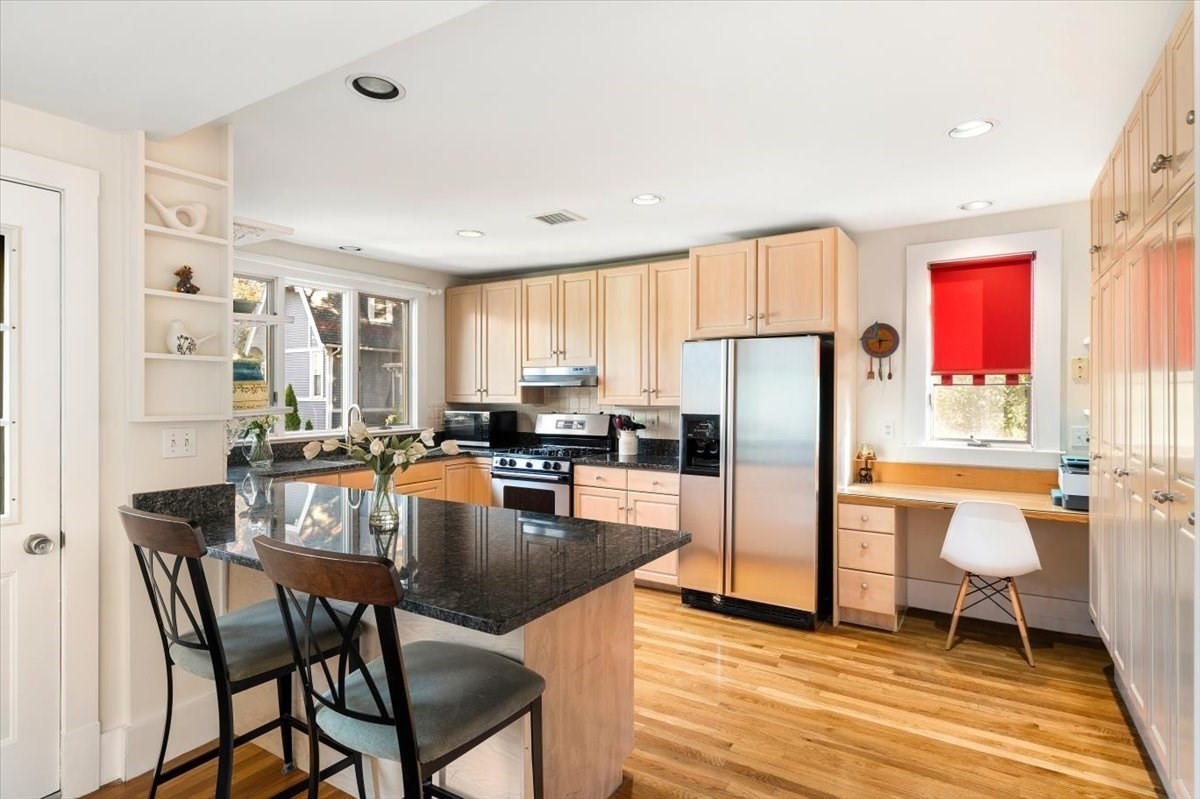 12 Barnes Road, Unit 2 Newton, MA 02458 - Photo 6 of 41 Gallery Image 6