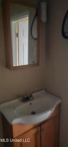 $89,900 | 220 Calhoun Avenue, Yazoo City, MS 39194