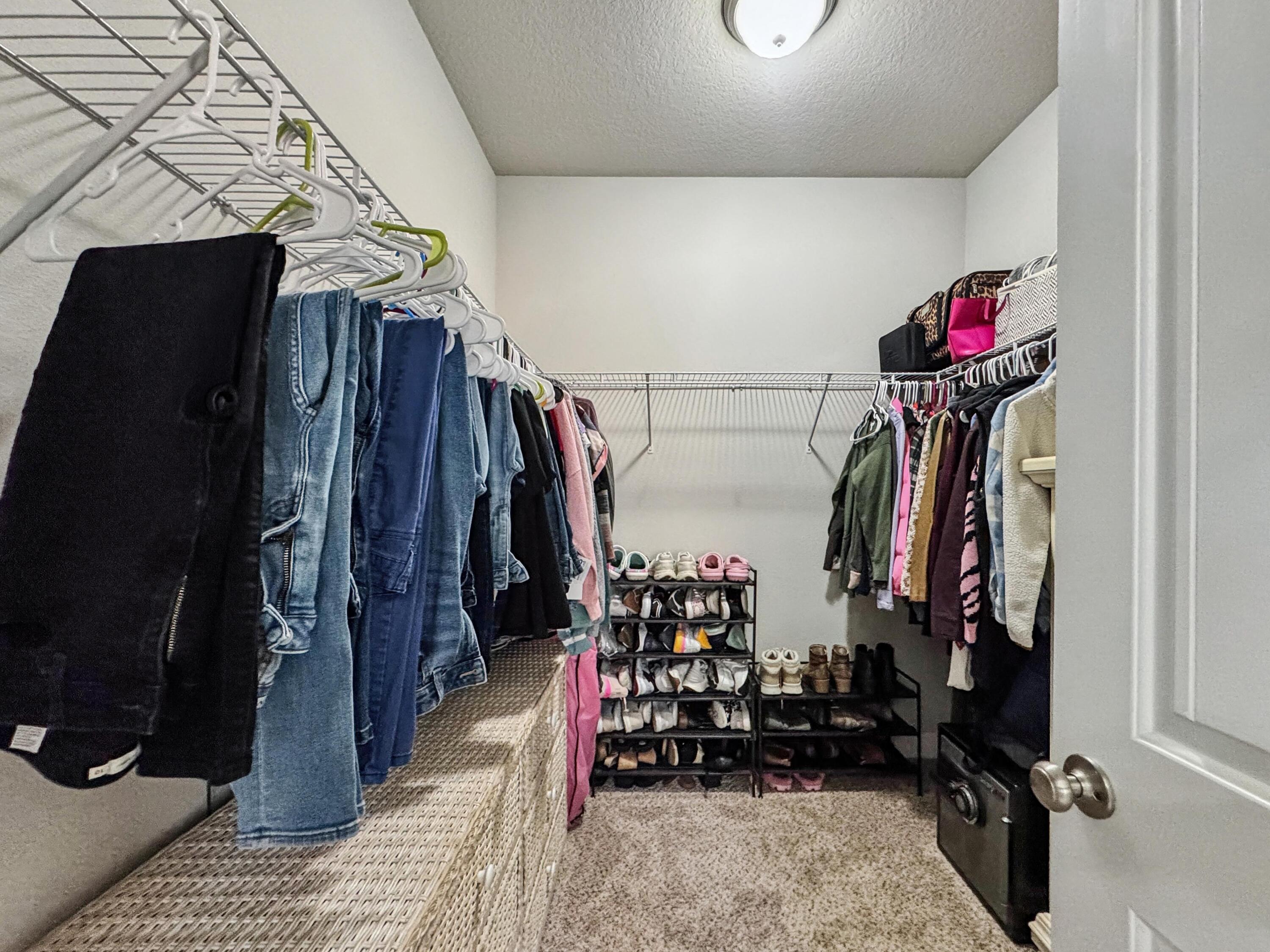 438 Chickadee Street Crestview, FL 32539 - Photo 20 of 40 HUGE WALK-IN CLOSET!