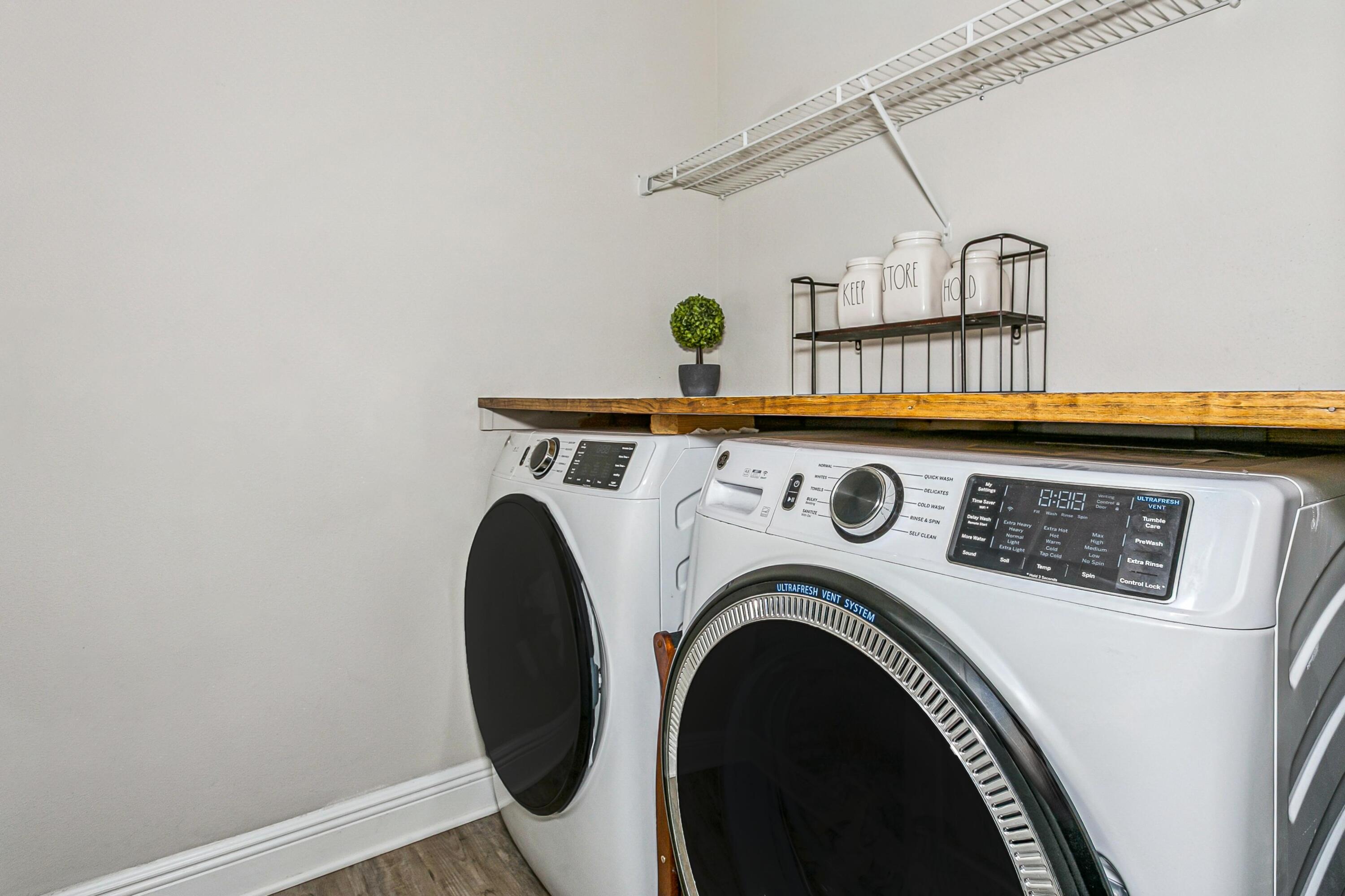 438 Chickadee Street Crestview, FL 32539 - Photo 28 of 40 Large Laundry with utility shelf!