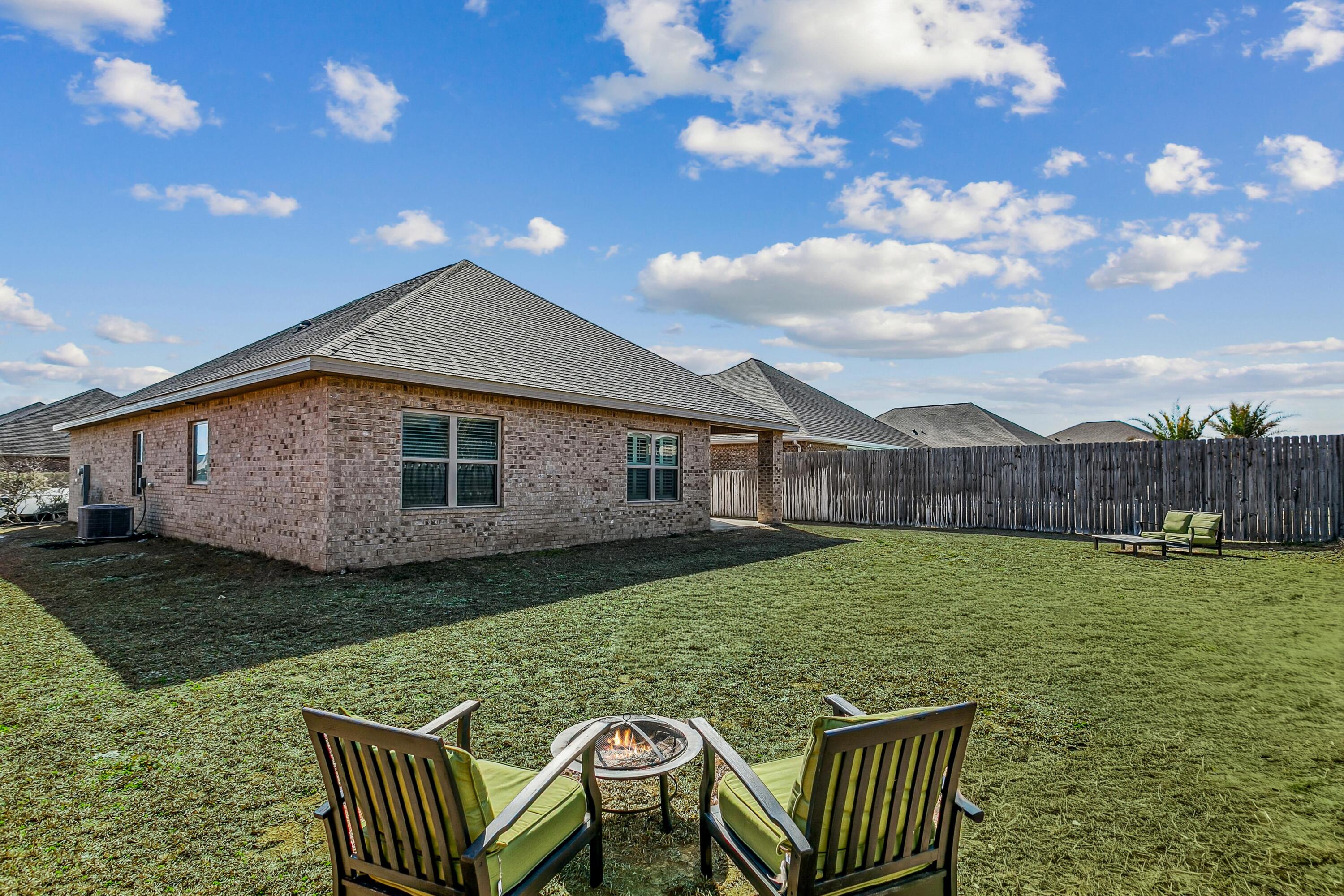 438 Chickadee Street Crestview, FL 32539 - Photo 33 of 40 Not a gardner? No problem!