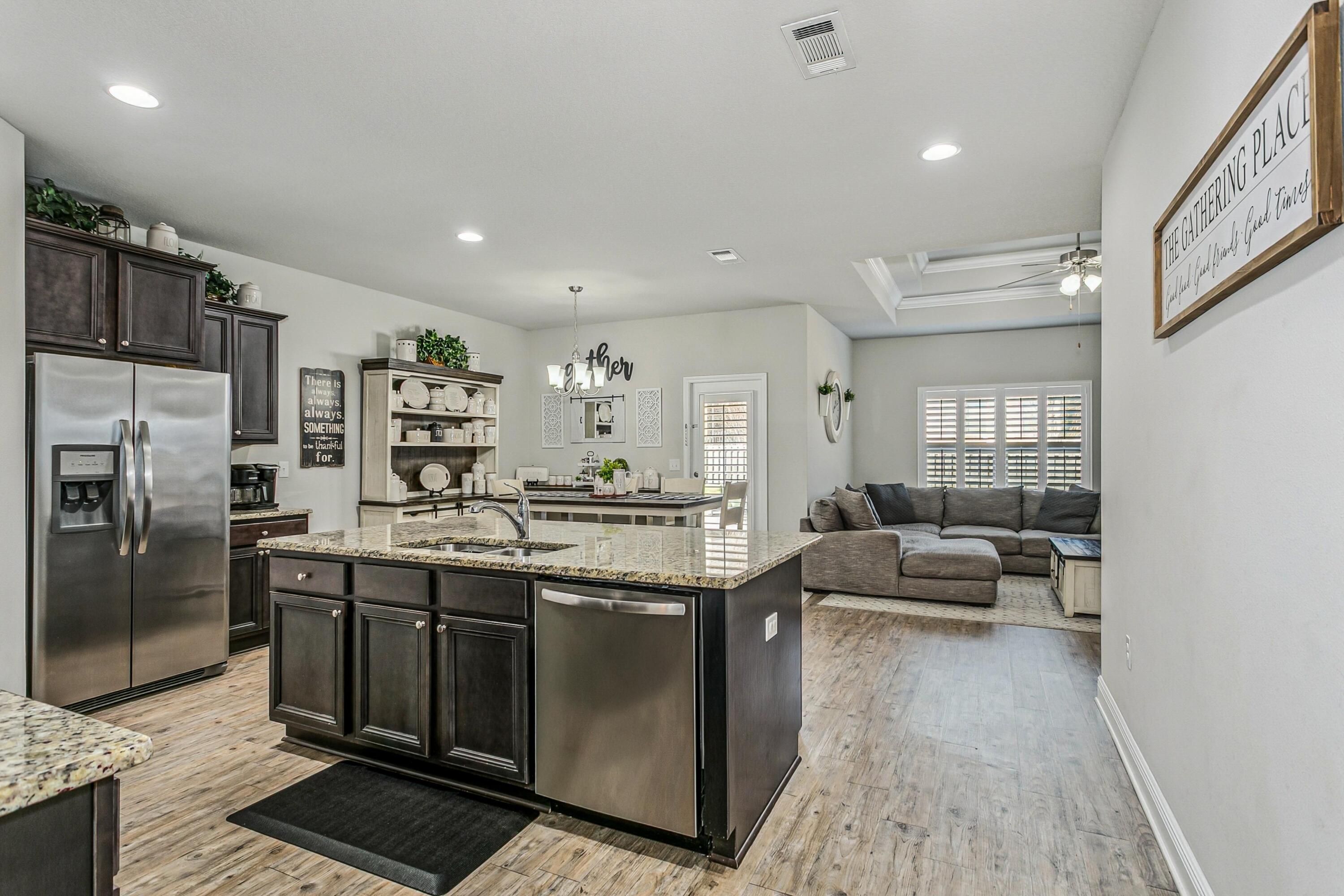 438 Chickadee Street Crestview, FL 32539 - Photo 8 of 40 Stainless Appliance Suite