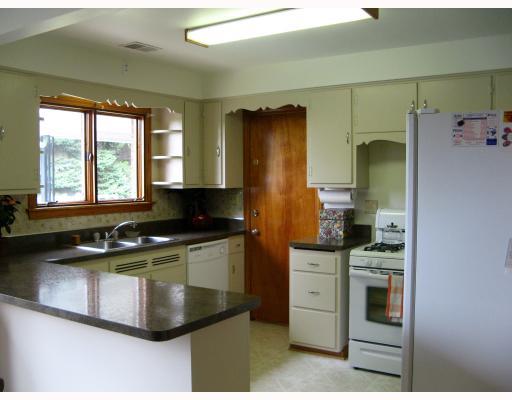 2927 Plank Road New Castle, PA 16105 - Photo 4 of 8 Kitchen.