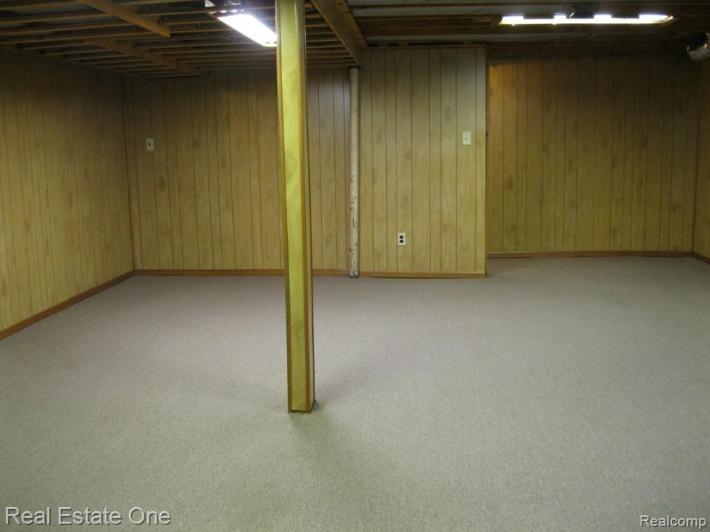 913 Vanderpool Avenue Troy, MI 48083 - Photo 15 of 31 Rec Room 25x23