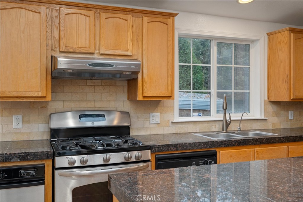 17 Weiss Hill Road Oroville, CA 95966 - Photo 12 of 35 a kitchen with granite countertop a stove and a sink