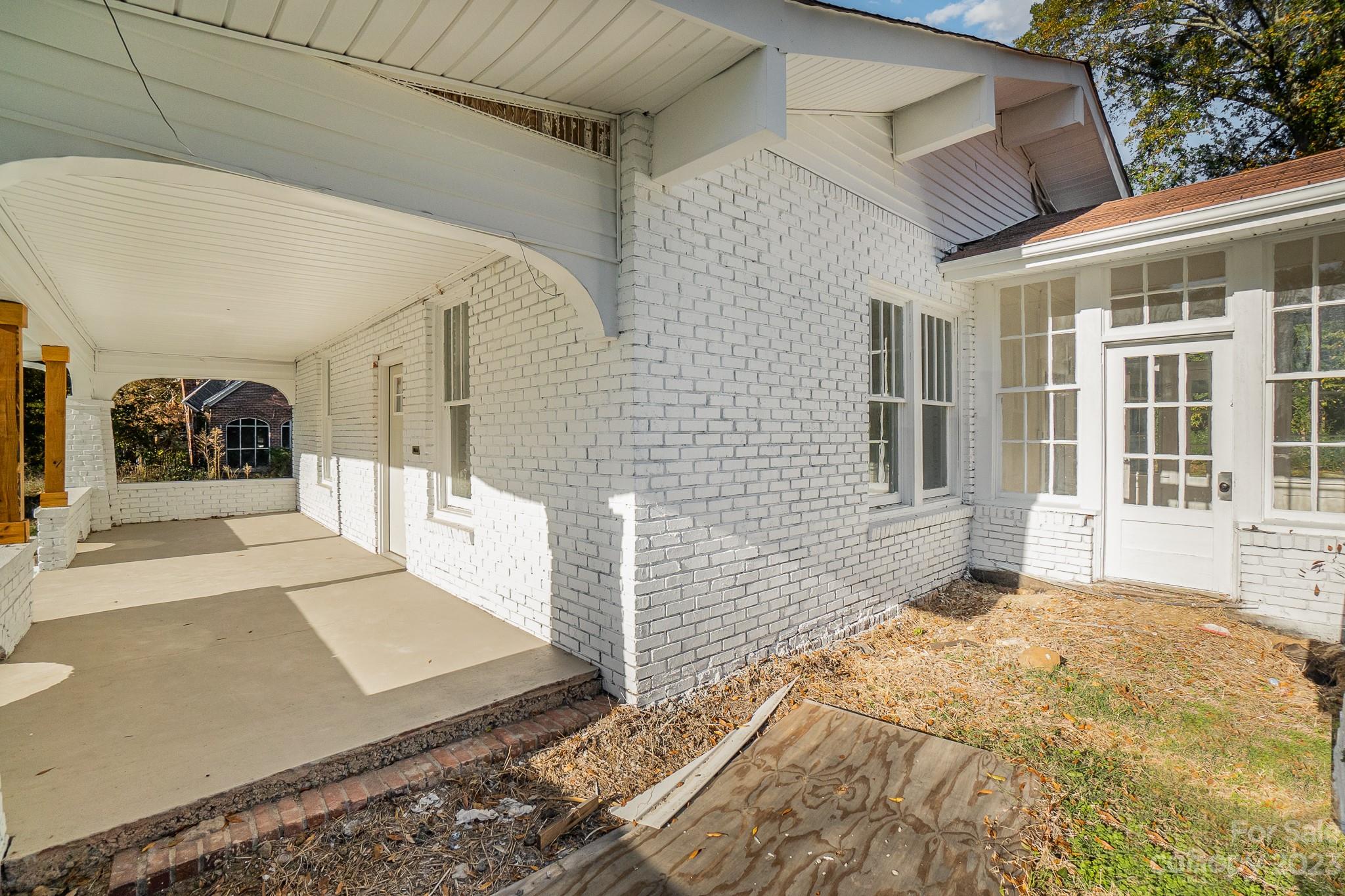 113 Brawley Street Chester, SC 29706 - Photo 4 of 29 a view of a entryway door