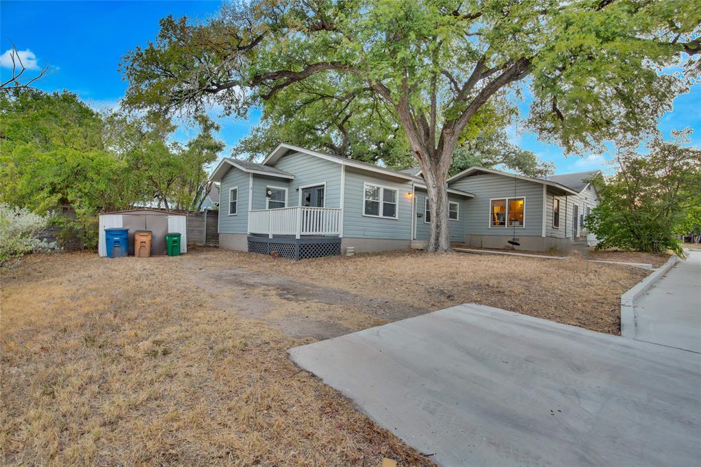 3113 Robinson Avenue, Unit B Austin, TX 78722 - Photo 16 of 16 front view of a house with a yard