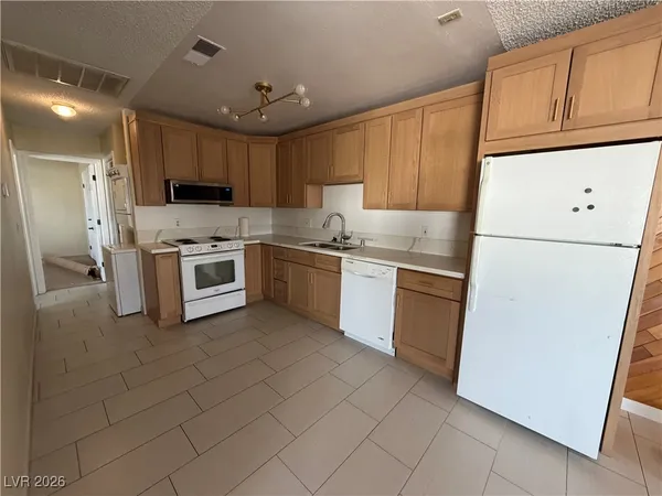 $1,350 | 4734 Roberta Street, Unit 4, Las Vegas, NV 89119