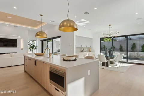 $2,295,555 | 1830 East Palmaire Avenue, Phoenix, AZ 85020