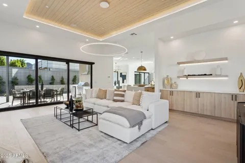 $2,295,555 | 1830 East Palmaire Avenue, Phoenix, AZ 85020