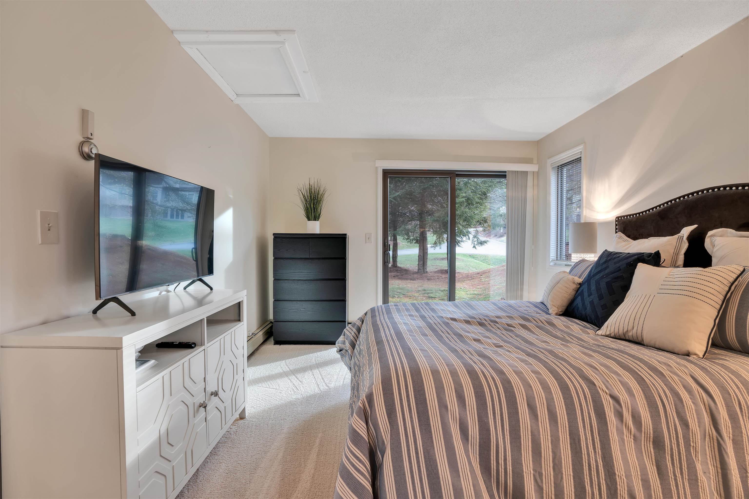 90 Kingfisher Road, Unit A Quechee, VT 05059 - Photo 11 of 19 Gallery Image 11